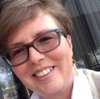 Psychologist Cynthia Herndon providing different types of therapy in Detroit