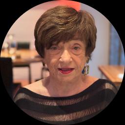 Psychologist Harriett Bay providing different types of therapy in Los Angeles