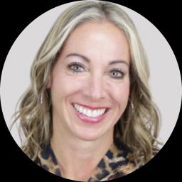 Psychologist Carly Makie-Bennett providing different types of therapy in Los Angeles